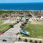 Van Piaget- Praia Do Futuro